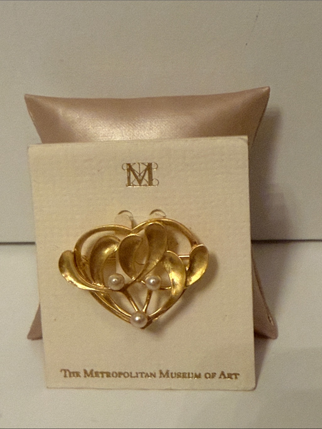 The Metropolitan Museum Of Art Vintage Brooch Gold Tone Mistletoe Heart New